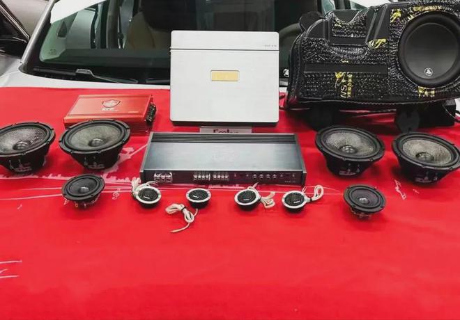 叭的问界M7走上摇滚之路J9国际网站原车15个喇(图1)