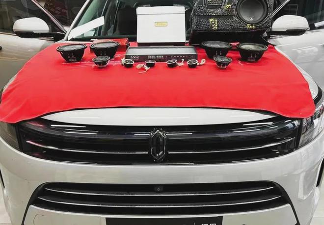 叭的问界M7走上摇滚之路J9国际网站原车15个喇(图5)
