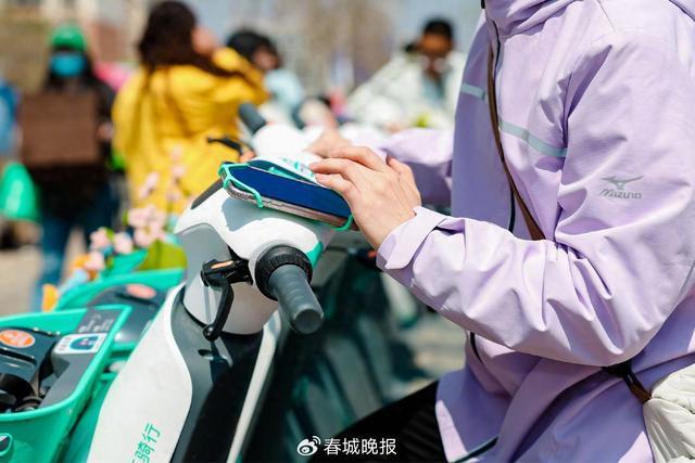 机支架”再升级提升昆明用户骑游体验九游会j9登陆滴滴青桔电单车“手(图3)